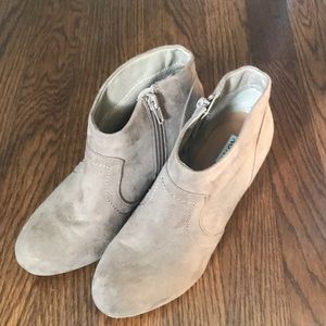 Side zip Tan ankle boots with wood heel